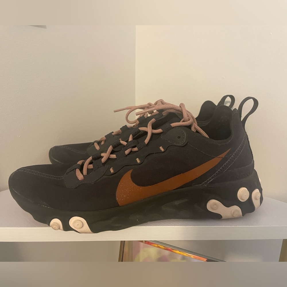 Women’s Nike Reacts